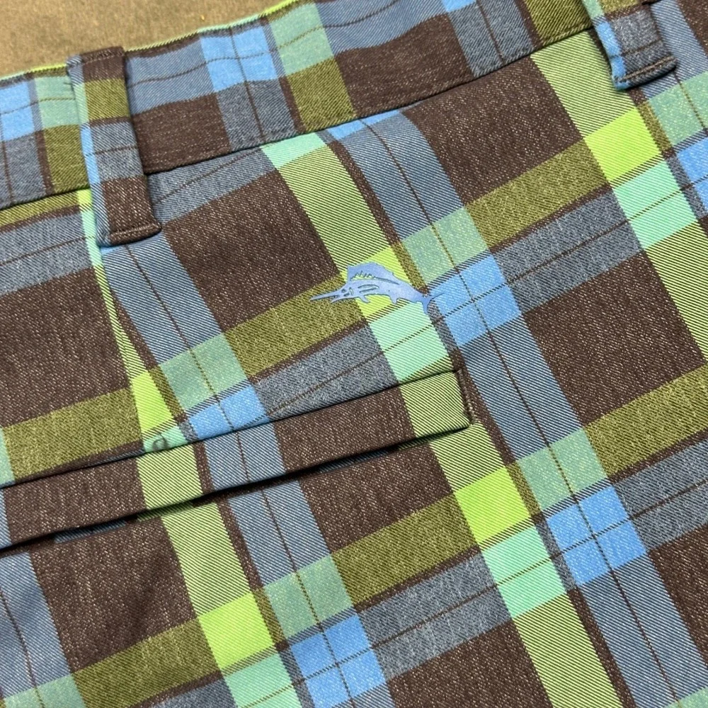 Tommy Bahama Shorts Mens Size 46 Blue Green Plaid Flat Front Regular Excellent